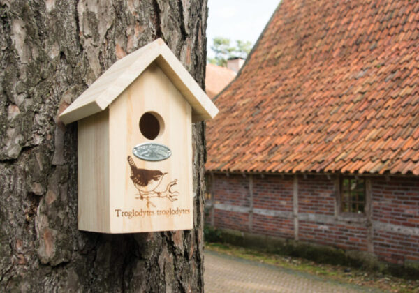 Nestkastjes ophangen